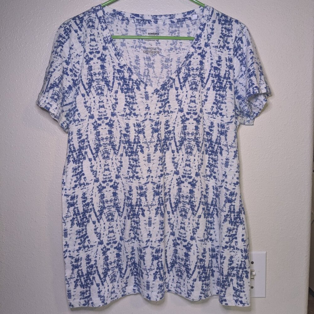 Sonoma Women's size large "everyday tee" gently loved with blue/white design